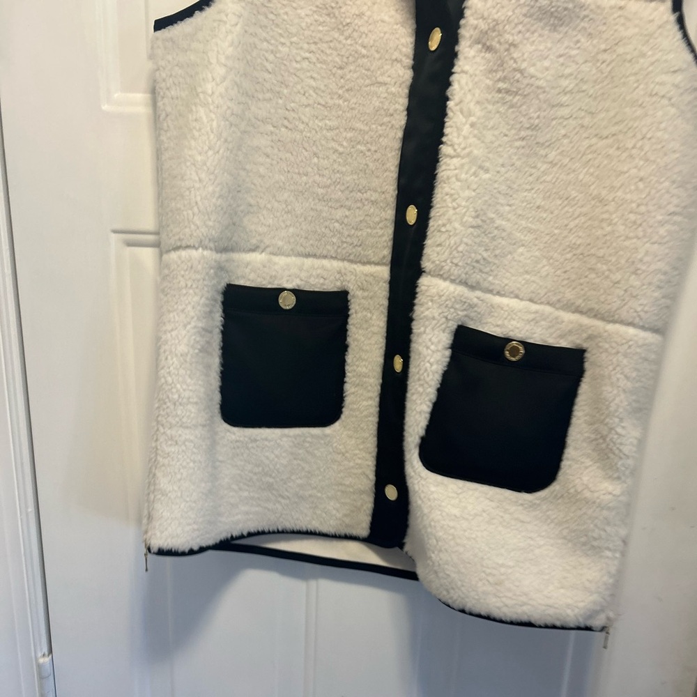 NWOT LILLY PULITZER coat vest. - Picture 3 of 16